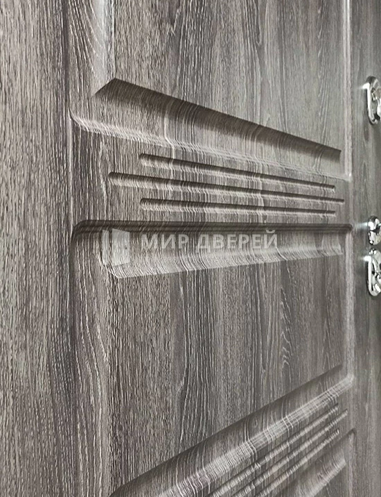 Серая панель входной двери - фото