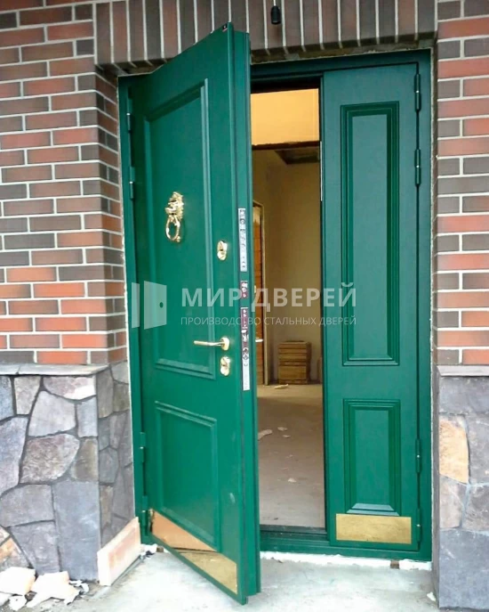 Дверь входная двухстворчатая - фото